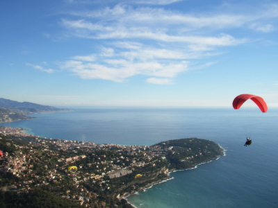 Parapente au dessus de Roquebrune Cap Martin