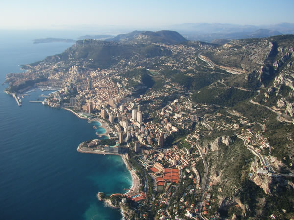 Vue aérienne sur la principauté de Monaco
